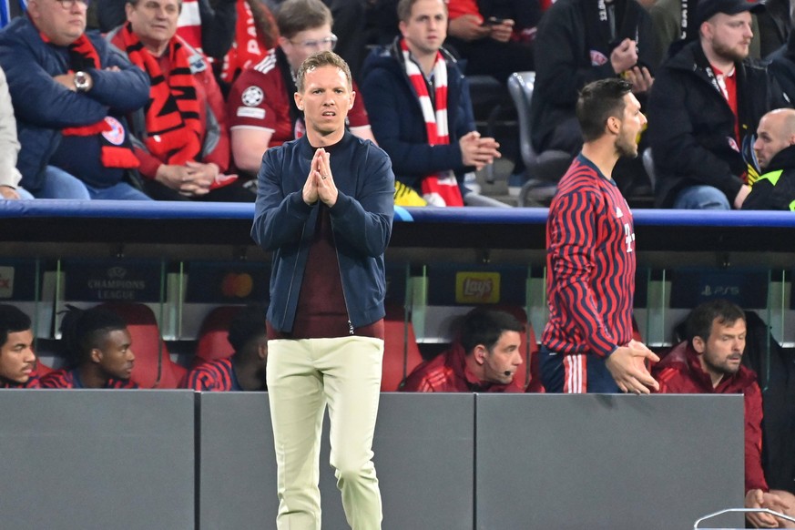 Trainer Julian NAGELSMANN Bayern Muenchen,scheint zu beten, Gestik,Einzelbild,angeschnittenes Einzelmotiv,Halbfigur,halbe Figur. Fussball Champions League/ Viertelfinale FC Bayern Muenchen - Villarrea ...