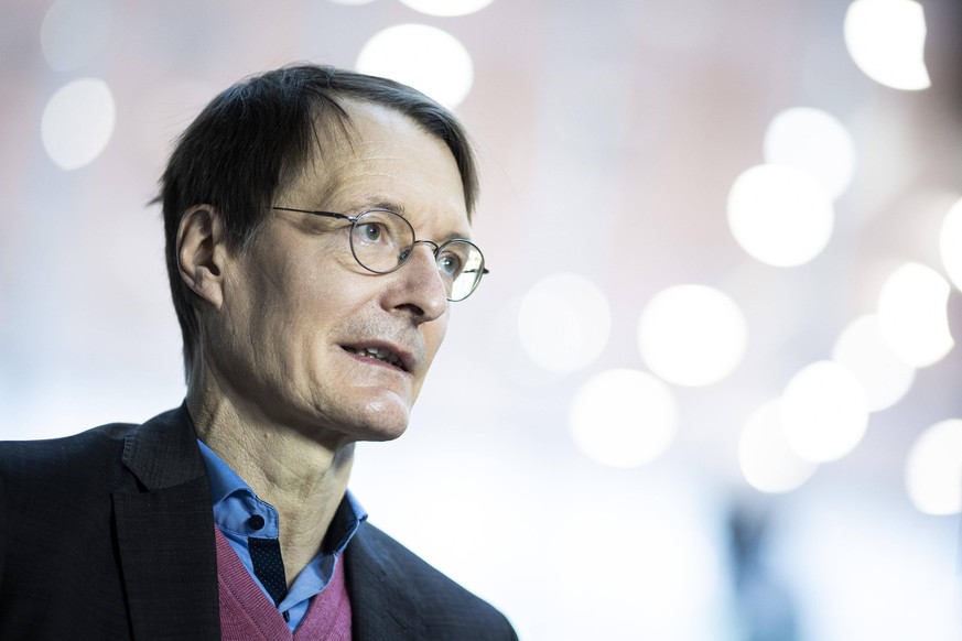 Karl Lauterbach, SPD, aufgenommen nach einer Pressekonferenz zum Thema Gesetzentwurf zur Regelung der Suizidhilfe in Berlin, 29.01.2021. Berlin Deutschland *** Karl Lauterbach, SPD, recorded after a p ...