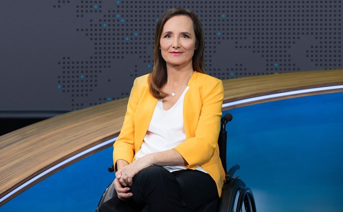 Mirjam Kottmann moderierte am Montag die BR24-Nachrichten im Rollstuhl.