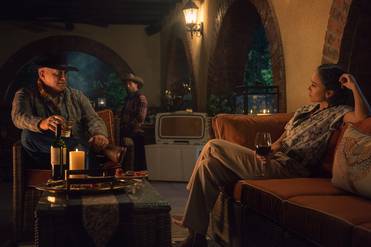 Trigger Warning. (L-R) Anthony Michael Hall as Ezekiel, Mark Webber as Jesse and Jessica Alba as Parker in Trigger Warning. Cr. Ursula Coyote/Netflix ©2024.