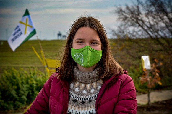 Christina Schliesky, 16, ist Schülerin und seit Januar 2019 bei Fridays For Future aktiv. Sie ist Anwohnerin des Tagebaus Garzweiler in Nordrhein-Westfalen und unterstützt lokale Initiativen gegen die ...