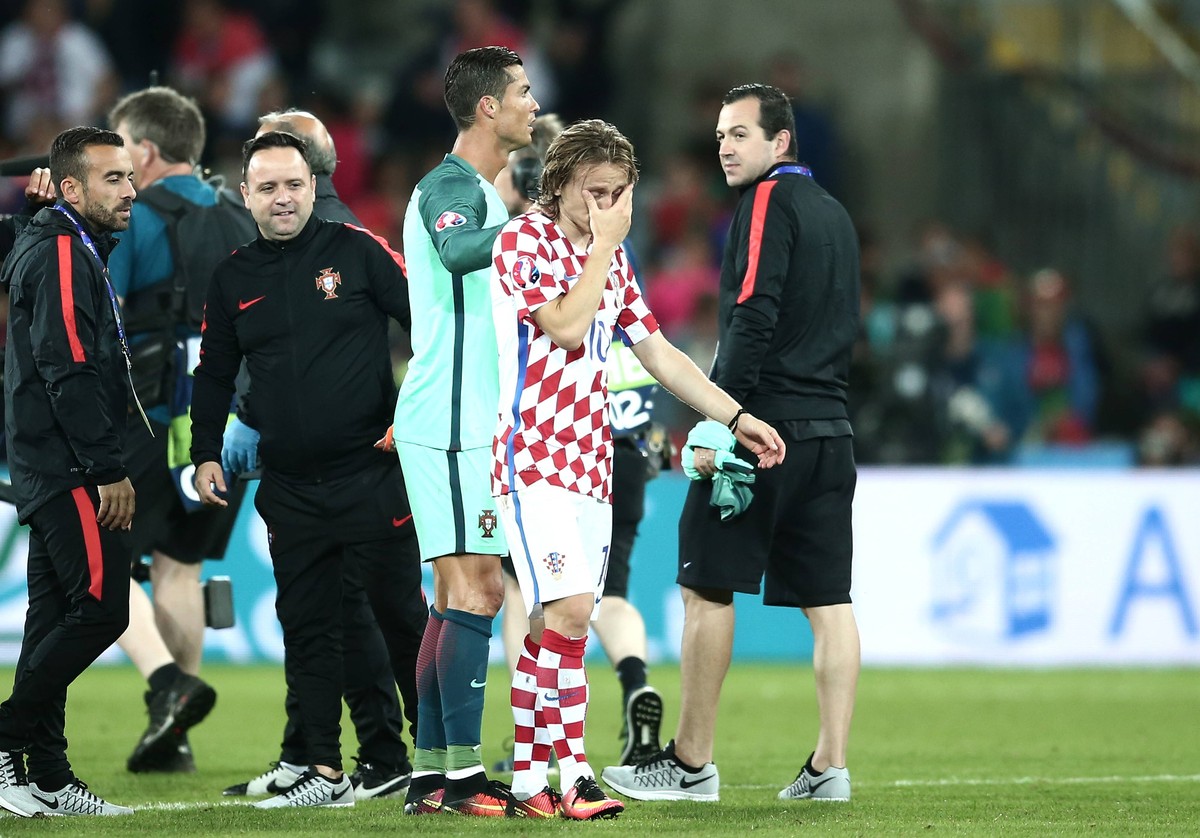 EURO 2016, Croatia - Portugal 25.06.2016 . , Lens , France - UEFA EURO EM Europameisterschaft Fussball 2016, round of 16 , Croatia - Portugal. Luka Modric, Christiano Ronaldo. PUBLICATIONxINxGERxSUIxA ...