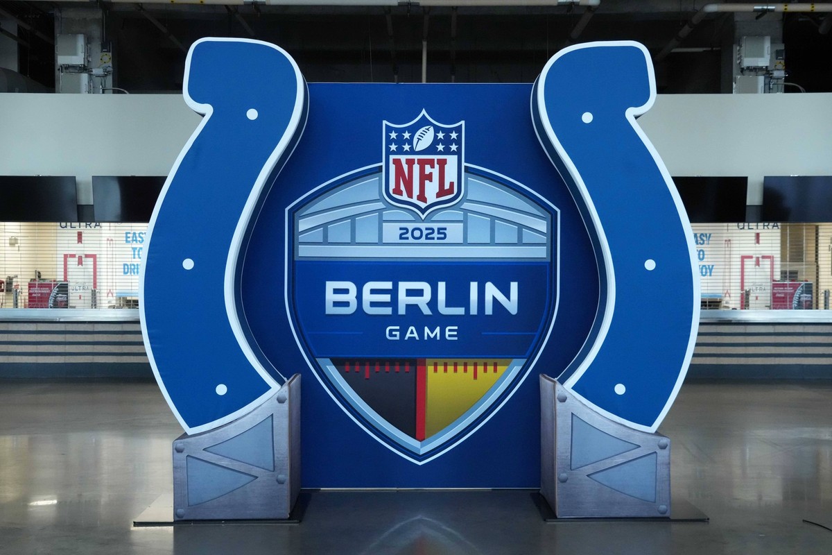 Sport Bilder des Tages NFL, American Football Herren, USA Scouting Combine Feb 26, 2025 Indianapolis, IN, USA The 2025 NFL Berlin Game and Indianapolis Colts logo at Lucas Oil Stadium. Indianapolis Lu ...