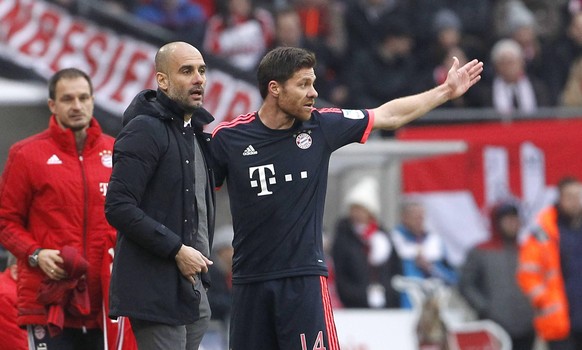 K�ln, RheinEnergieStadion, 19.03.16: Trainer Josep Pep Guardiola FC Bayern M�nchen L und Xabier Alonso Olano FC Bayern M�nchen an der Seitenlinie im Spiel der 1. Bundesliga zwischen 1.FC K�ln vs. FC B ...