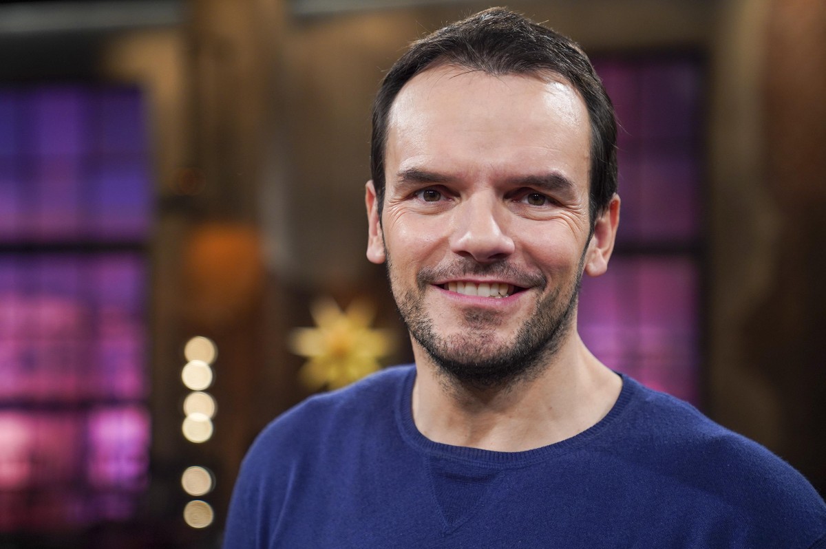 Steffen Henssler bei der Aufzeichnung der WDR-Talkshow Kölner Treff im WDR Studio BS 2. Köln, 20.12.2019 *** Steffen Henssler during the recording of the WDR talk show Kölner Treff at WDR Studio BS 2 ...