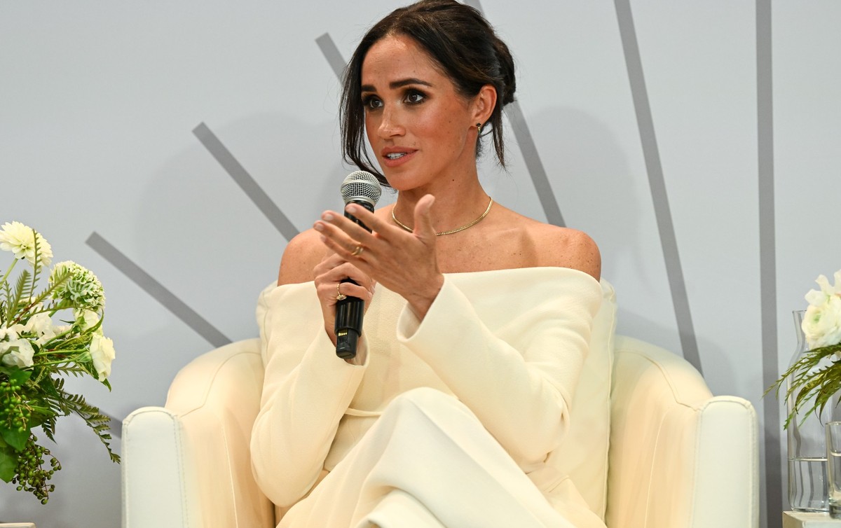 NEW YORK, NEW YORK - OCTOBER 10: Meghan, Duchess of Sussex speaks onstage at The Archewell Foundation Parents’ Summit: Mental Wellness in the Digital Age during Project Healthy Minds' World Menta ...