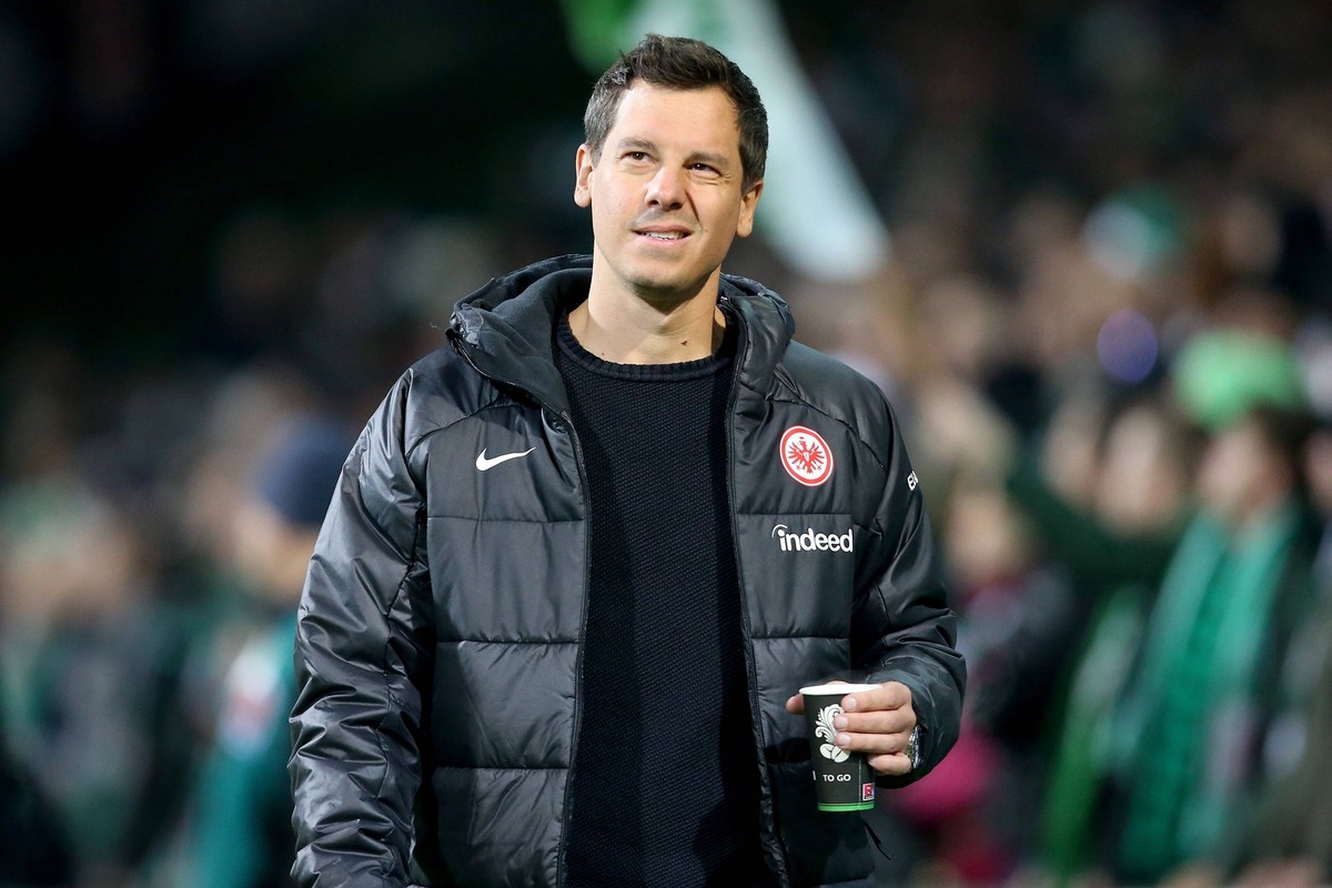 12.11.2023, xtgx, Fussball 1.Bundesliga, SV Werder Bremen - Eintracht Frankfurt emspor, v.l. Leiter der Lizenzspielabteilung Team Manager Timmo Hardung Eintracht Frankfurt DFL/DFB REGULATIONS PROHIBIT ...
