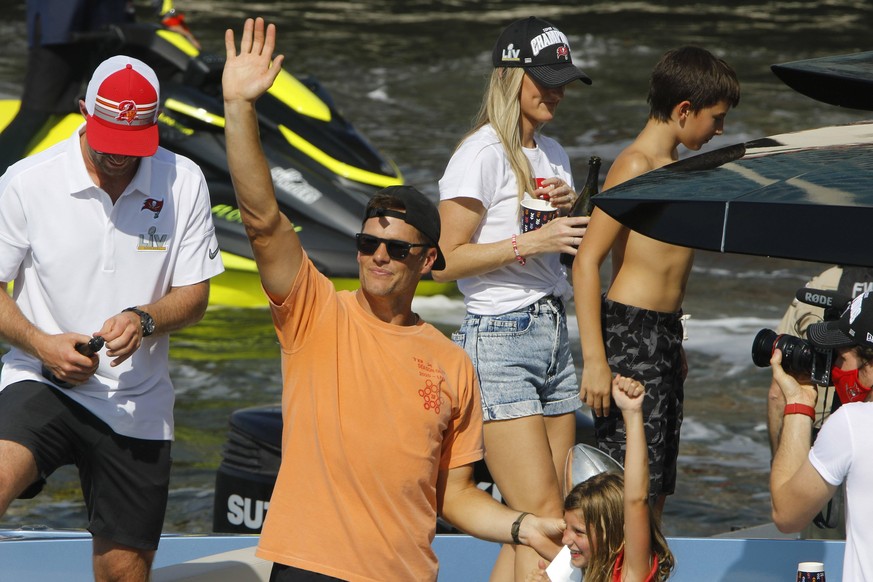 February 10, 2021, Tampa, Florida, USA: Tampa Bay Buccaneers QB Tom Brady is seen on a boat with family and friends. Thousands of fans lined up on the banks of the Hillsborough River to celebrate the  ...