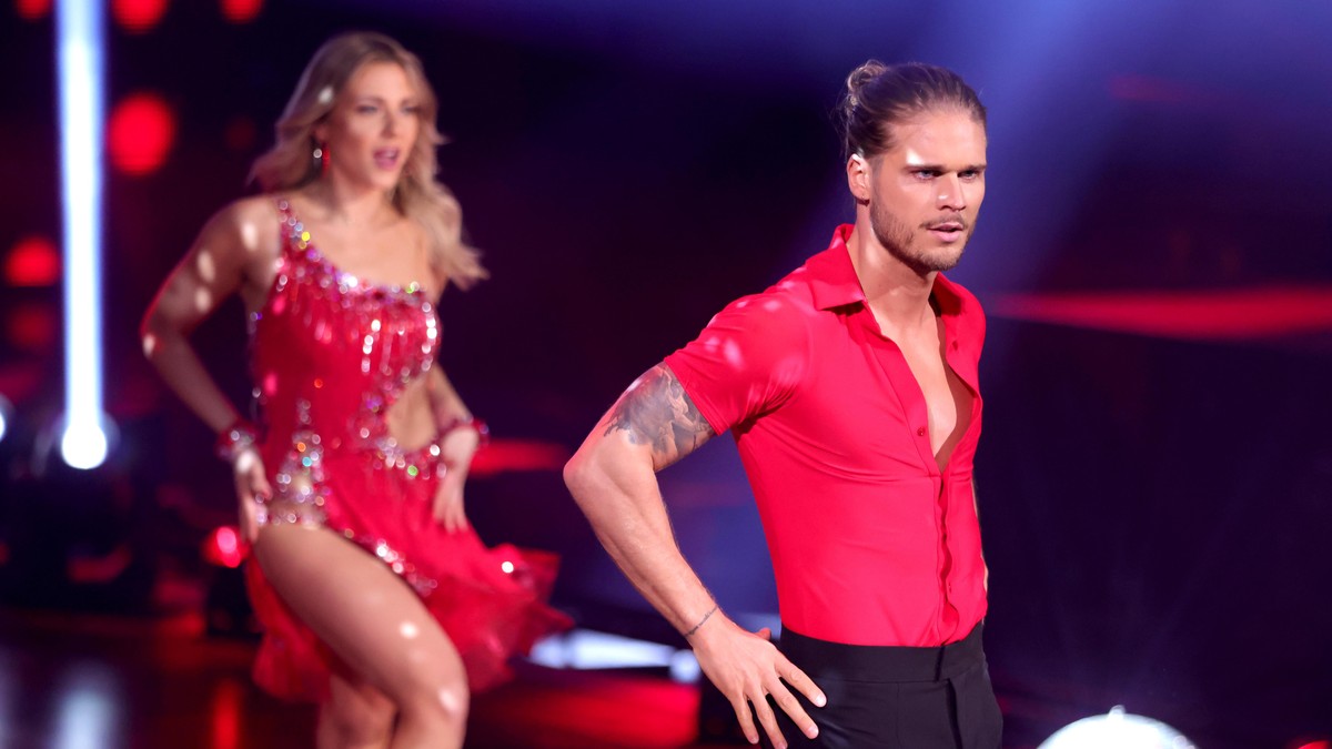COLOGNE, GERMANY - FEBRUARY 26: Rurik Gislason performs on stage during the pre-show "Wer tanzt mit wem? Die grosse Kennenlernshow" of the television competition "Let's Dance" ...