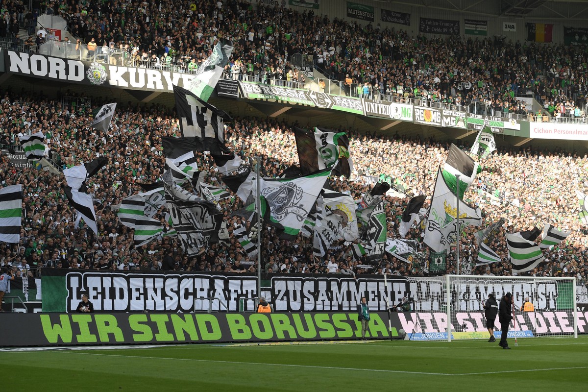 25.08.2018, Fussball GER, Saison 2018 2019, 1. Bundesliga, 1. Spieltag, Borussia Moenchengladbach - Bayer 04 Leverkusen 2:0, Gladbach Fanblock im Borussia Park DFL REGULATIONS PROHIBIT ANY USE OF PHOT ...