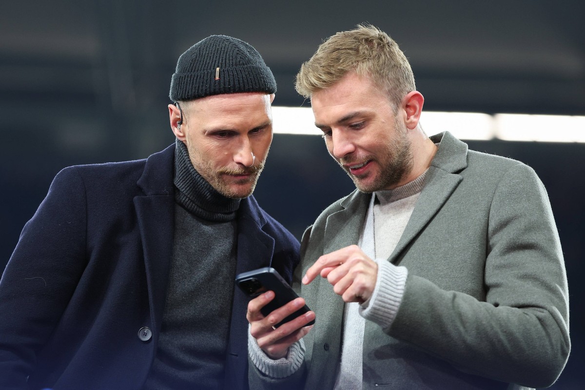 UEFA Champions League - Schachtar Donezk - FC Bayern M�nchen am 10.12.2024 in der Veltins Arena in Gelsenkirchen Benedikt H�wedes / Hoewedes und Christoph Kramer *** UEFA Champions League Shakhtar Don ...