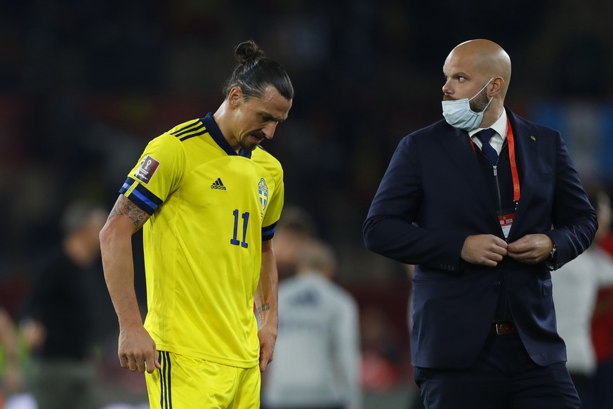 Sweden&#039;s Zlatan Ibrahimovic, left, walks off the pitch at the the end of the World Cup 2022 group B qualifying soccer match between Spain and Sweden at La Cartuja stadium in Seville, Spain, Sunda ...