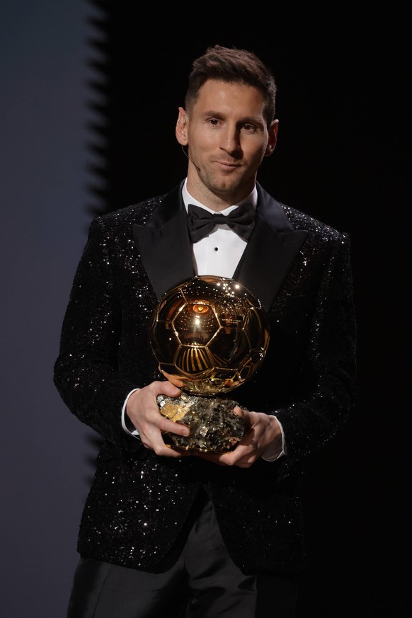 211130 -- PARIS, Nov. 30, 2021 -- Lionel Messi poses with the trophy of the Men 2021 Ballon d Or during a ceremony held in Theatre du Chatelet, Paris, France, Nov. 29, 2021. Photo by /Xinhua SPFRANCE- ...