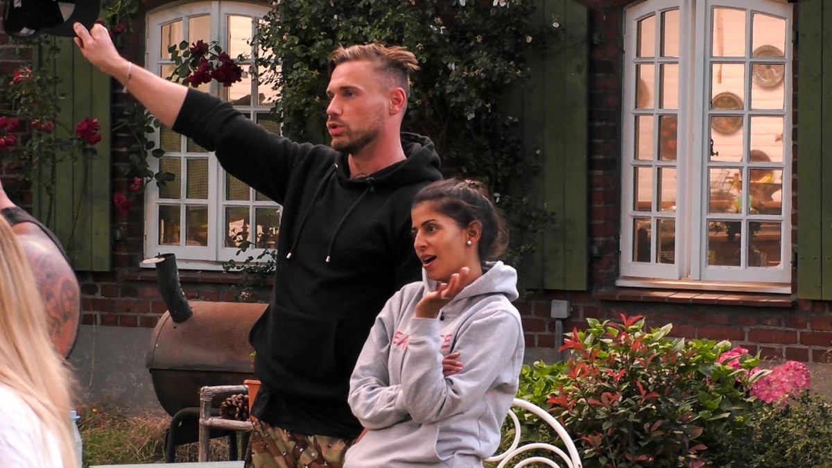 Chris Stenz und Eva Benetatou.
Die Verwendung des sendungsbezogenen Materials ist nur mit dem Hinweis und Verlinkung auf TVNOW gestattet.