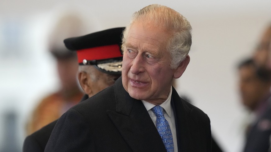 21.11.2023, Großbritannien, London: König Charles III. bei seiner Ankunft zur feierlichen Begrüßung des südkoreanischen Präsidenten Yoon Suk Yeol und seiner Frau Kim Keon Hee am ersten Tag des Staatsb ...