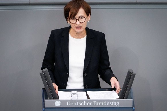 87. Bundestagssitzung und Debatte Aktuell,01.03.2023 Berlin, Bildungsministerin Bettina Stark-Watzinger FDP im Portrait bei ihrer Rede bei der Debatte zum Thema Zukunftsstrategie Forschung und Innovat ...