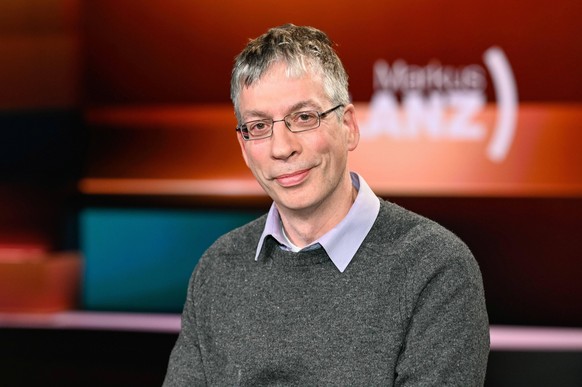 Timo Ulrichs Virologe 12/21 her Prof. Dr. Timo Ulrichs am 09. Dezember 2021 in Markus Lanz , ZDF TV Fernsehen Talkshow Talk Show Deutschland deutsch deutscher Mann Wissenschaft Wissenschaftler Epidemi ...