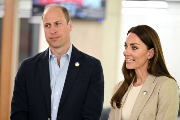 . 21/04/2022. London, United Kingdom. Prince William &amp; Kate Middleton, the Duke and Duchess of Cambridge, during a visit at the Disasters Emergency Committee headquarters in London, to learn about ...