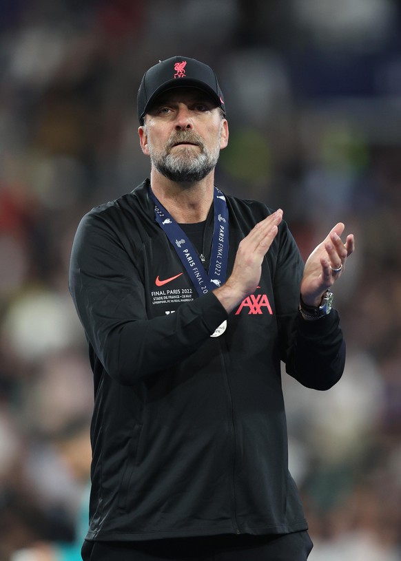 PARIS, FRANCE - MAY 28: Jurgen Klopp, Manager of Liverpool, applauds their fans after defeat in the UEFA Champions League final match between Liverpool FC and Real Madrid at Stade de France on May 28, ...