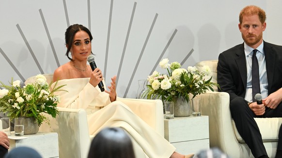 NEW YORK, NEW YORK - OCTOBER 10: (L-R) Meghan, Duchess of Sussex and Prince Harry, Duke of Sussex speak onstage at The Archewell Foundation Parents’ Summit: Mental Wellness in the Digital Age during P ...