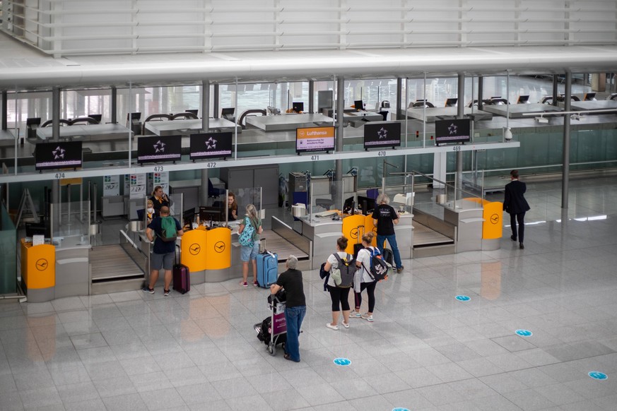 Streik am Flughafen: Lufthansa Flugverkehr weitgehend eingestellt Durch den Streik der Lufthansa Besch