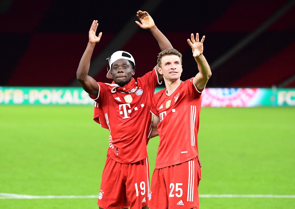 Fussball DFB Pokal Finale, Bayer 04 Leverkusen - FC Bayern Muenchen 04.07.2020, xkvx, Fussball DFB Pokal Finale, Bayer 04 Leverkusen - FC Bayern Muenchen emspor, v.l. Alphonso Davies FC Bayern Muenche ...