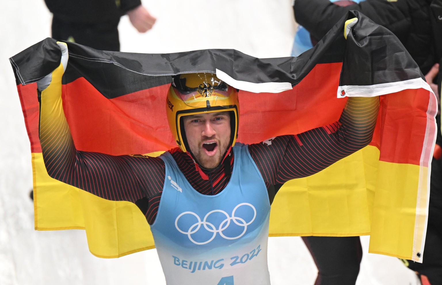 Olympia, Rodeln, Einsitzer, Männer, 4. Durchgang im National Sliding Centre. Johannes Ludwig aus Deutschland jubelt im Ziel.