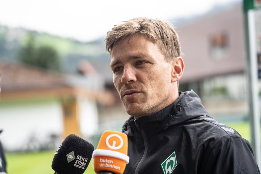 1.FBL, Werder Bremen Trainingslager Tag 08 / 26.07.2023, Parkstadion, Zell am Ziller, 1.FBL, Werder Bremen Trainingslager Tag 08 Im Bild: Interview mit Clemens Fritz sportlicher Direktor und Leiter Sc ...