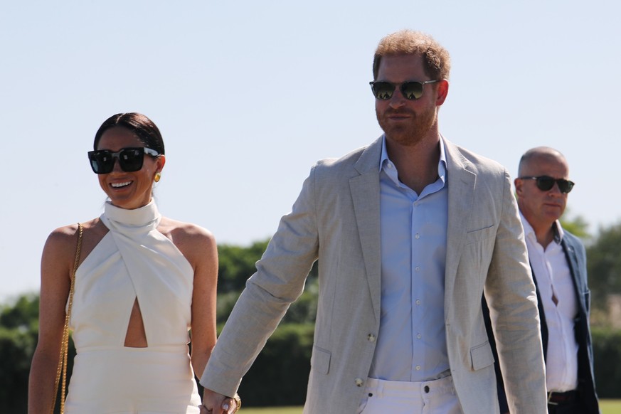 12.04.2024, USA, Wellington: Prinz Harry (r) und Meghan, Herzog und die Herzogin von Sussex, l