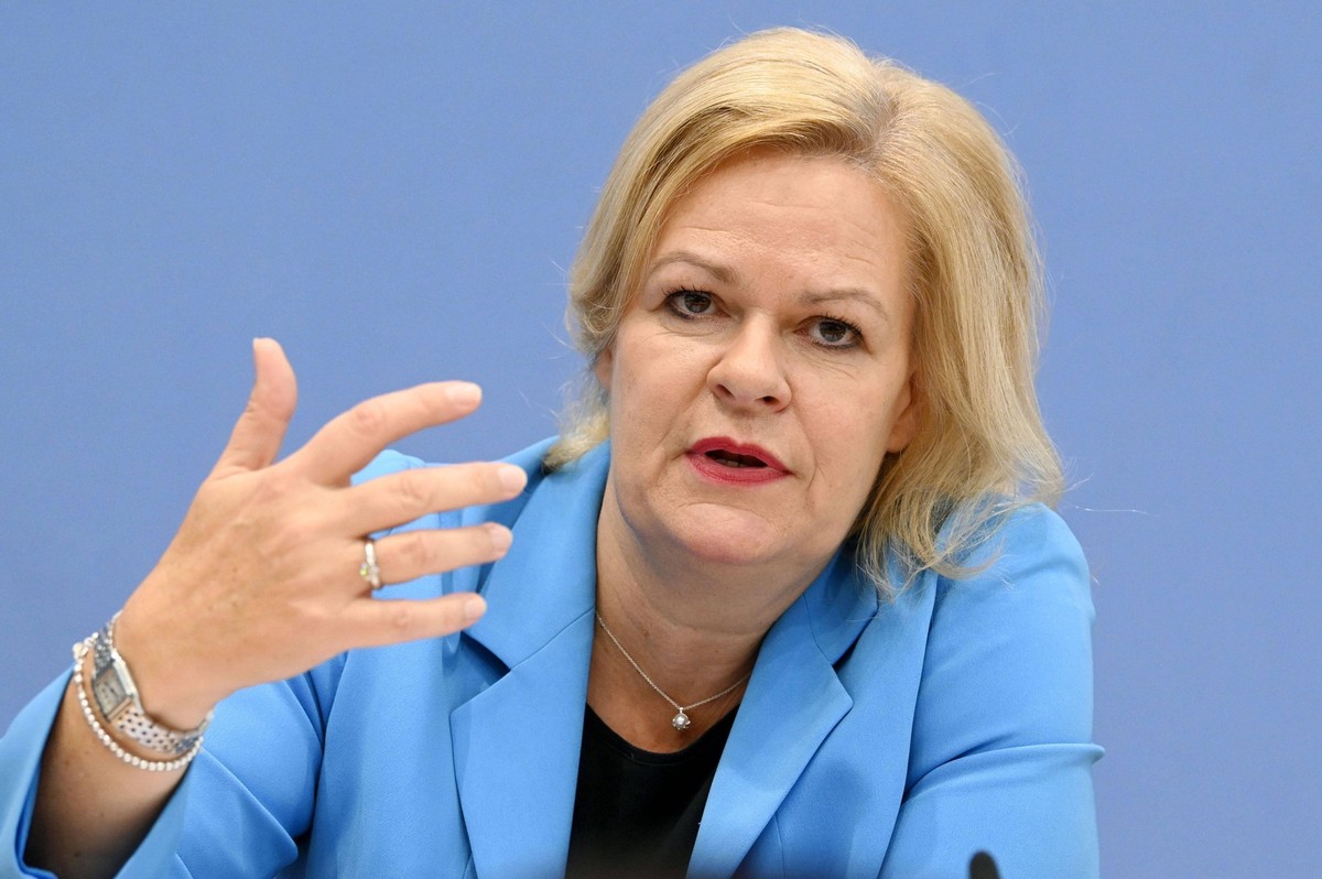 Nancy Faeser bei der Bundespressekonferenz zum Bundeslagebild zur Organisierten Kriminalit