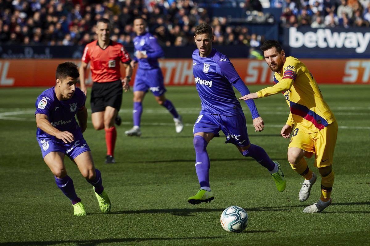 Ruben Perez of CD Leganes and Lionel Messi of FC Barcelona, Barca during La Liga match between CD Leganes and FC Barcelona at Butarque Stadium in Leganes, Spain. November 23, 2019. PUBLICATIONxINxGERx ...