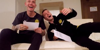 Marco Reus und Marius Wolf moderieren das BVB-Zimmerduell und es ist Comedy-Gold
