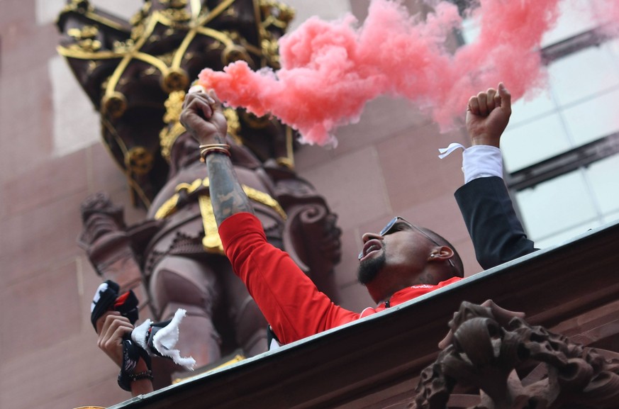 20.05.2018, xfux, Fussball, Eintracht Frankfurt Empfang am Roemer mit dem DFB Pokal, emspor, v.l. Kevin-Prince Boateng (Eintracht Frankfurt) jubelnd / bejubelt / jubelt / jubeln auf dem Rathausbalkon  ...