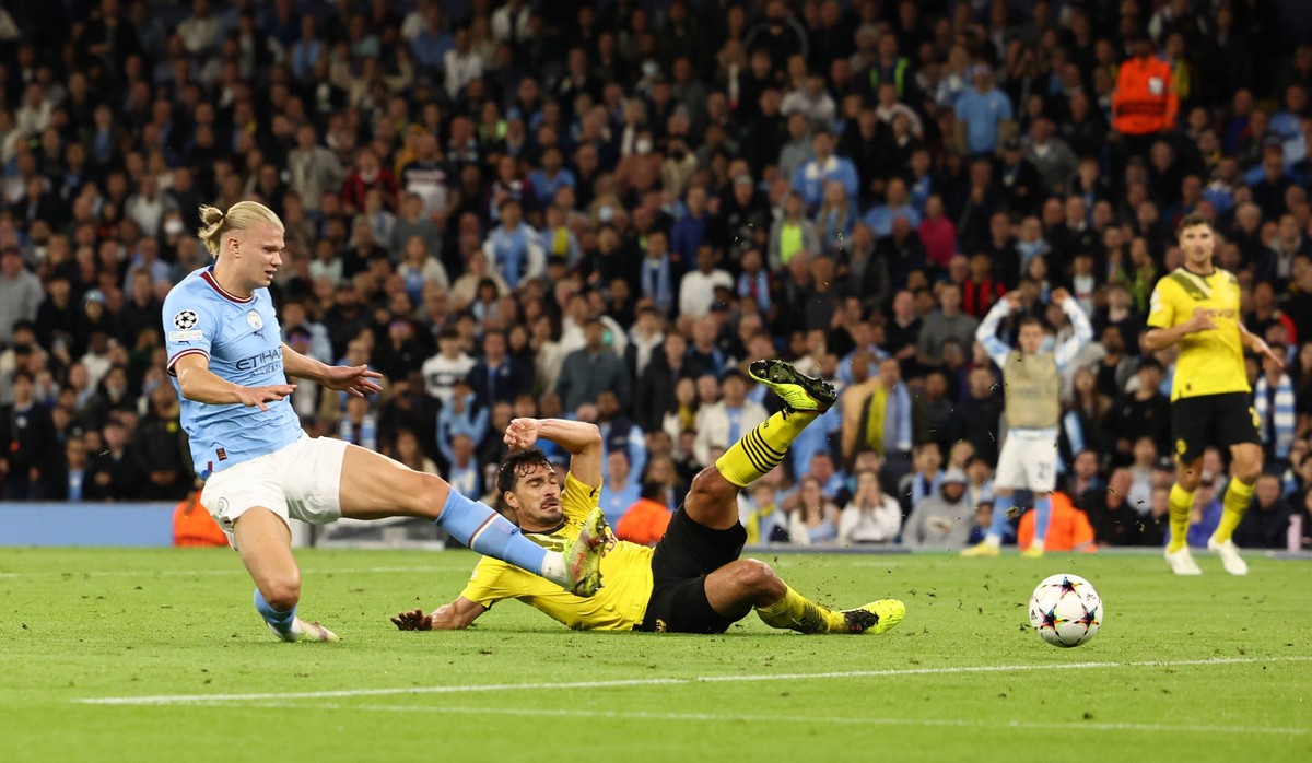 Manchester, England, 14th September 2022. Mats Hummels of Borussia Dortmund intercepts a certain goal for Erling Haaland of Manchester City during the UEFA Champions League match at the Etihad Stadium ...