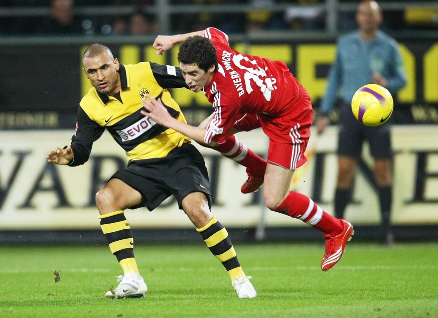 28.10.2007: Spitzenspiel? Denkste. Vor über zehn Jahren war der "Klassiker" nicht mehr als irgendein langweiliges 0:0 in der Bundesliga. Damals kickten Spieler wie Delron Buckley (links) und Jose Ernesto Sosa bei den Klubs. Bayern wird am Ende der Saison nur Vierter – der BVB steht auf Platz neun. Meister und Vizemeister werden übrigens die heute abstiegsbedrohten Teams aus Stuttgart und Schalke.