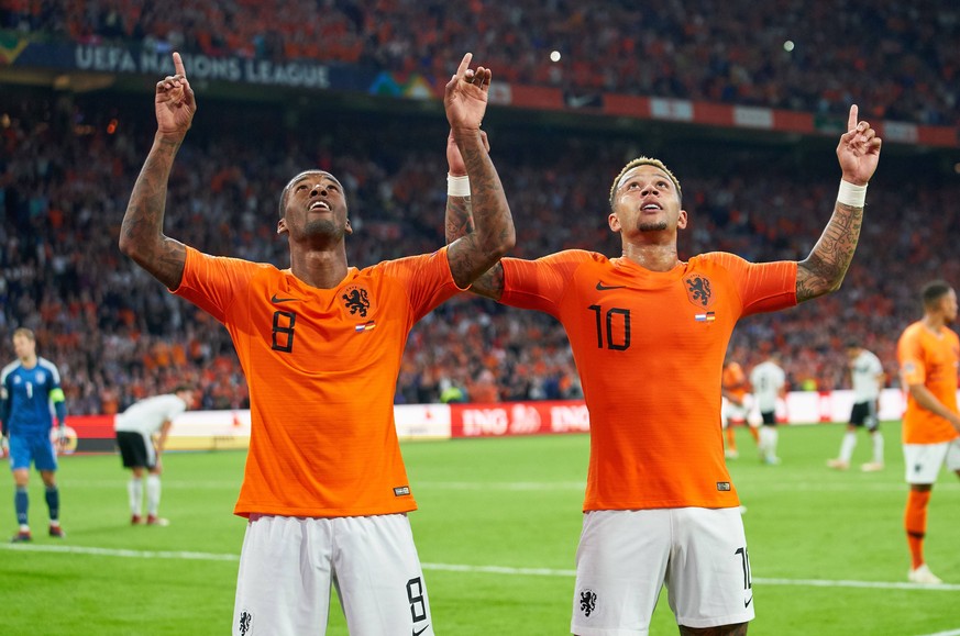 Netherlands-Germany , Soccer, Amsterdam, October 13, 2018 Georginio WIJNALDUM, NL 8 shoot goal for 3-0 against Manuel NEUER, DFB 1 goalkeeper, celebration with Memphis DEPAY, NL 10 NETHERLANDS - GERMA ...