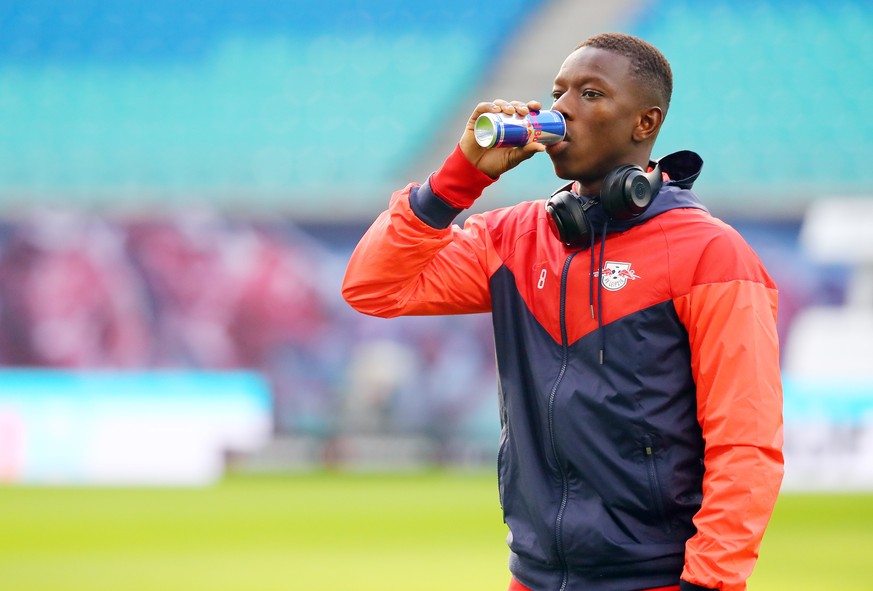 Cheers! Amadou Haidara geht trotz zweier Gelber Karten unbelastet ins Viertelfinale.