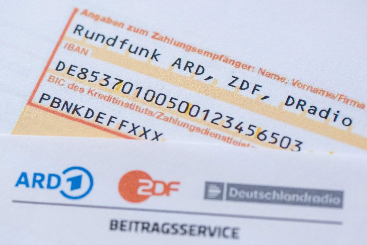 ARCHIV - 27.02.2024, Sachsen, Dresden: Die Länder sprechen auch über eine Erhöhung des Rundfunkbeitrags. (zu dpa: «Regierungschefs beraten über Migration und Rundfunkbeitrag») Foto: Sebastian Kahnert/ ...