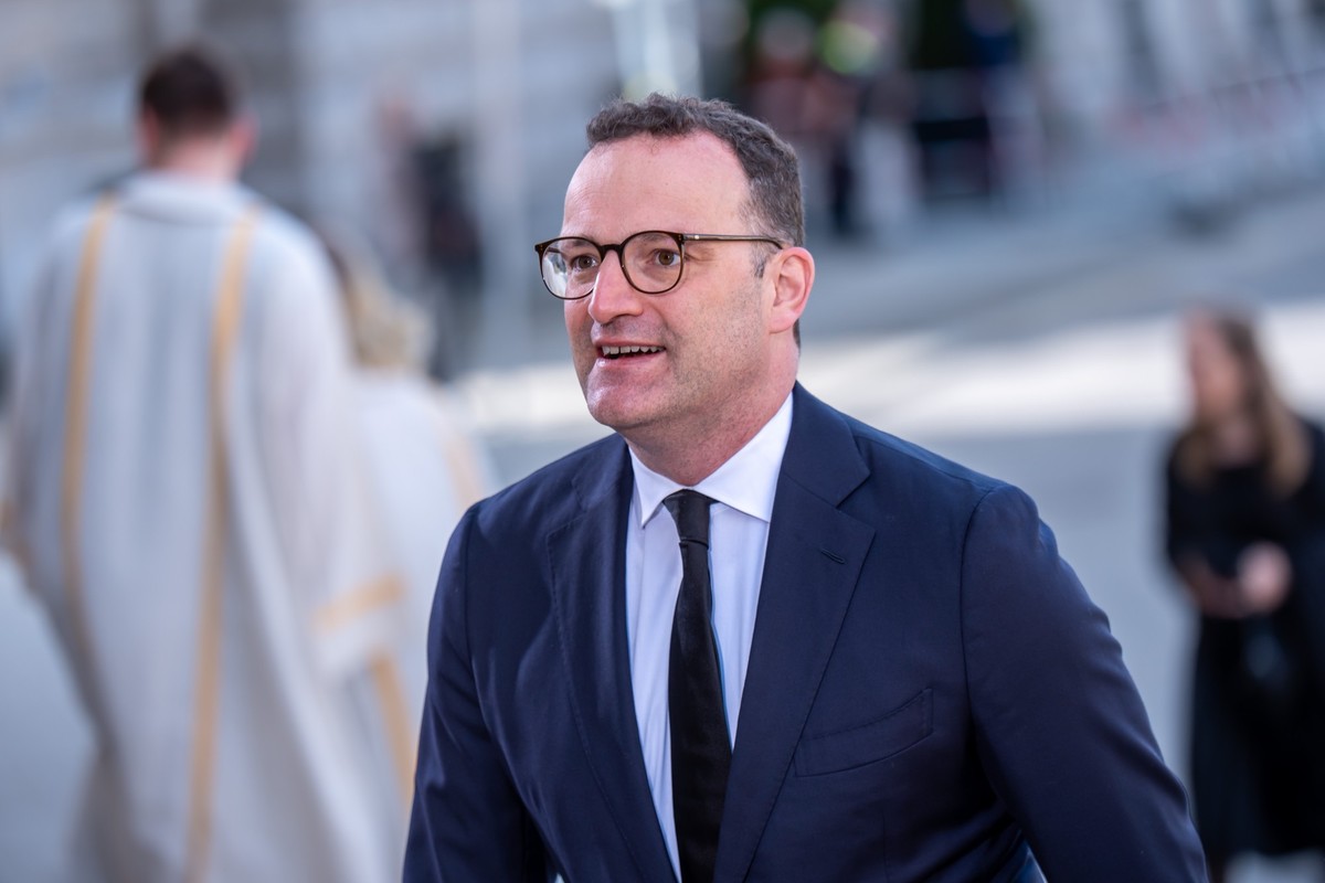 29.04.2025, Berlin: Jens Spahn, designierter Unionsfraktionsvorsitzender, kommt zum Requiem für den verstorbenen Papst Franziskus in der St. Hedwigs-Kathedrale. Foto: Michael Kappeler/dpa-Pool/dpa +++ ...