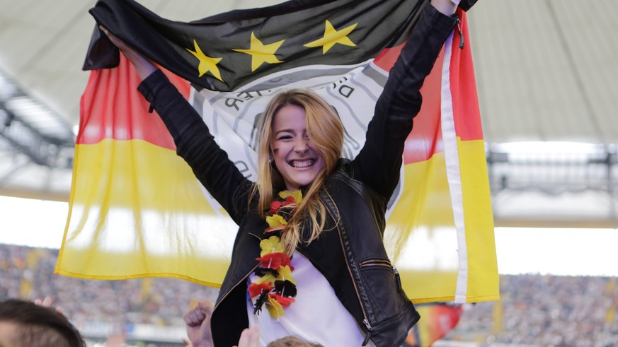 Public Viewing Deutschland WM EM Flagge Fußball