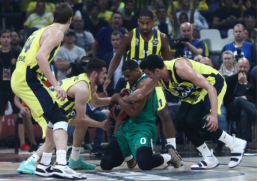 BELGRADE, SERBIA - MAY 18, 2018: Fenerbahce Dogus Istanbul s Jan Vesely (L), Nikola Kalinic (2nd L), Brad Wanamaker (C background), Ahmet Duverioglu (R) and Zalgiris Kaunas Brandon Davies (C front) in ...