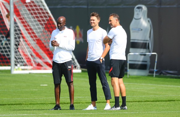 RB Leipzig - Training / 11.08.2021 Leipzig, 11.08.2021, RBL Trainingszentrum, Fussball, 1.Bundesliga , RB Leipzig - Training. , Im Bild v.l.: Teambetreuer Babacar N Diaye RB Leipzig und Danny R�hl / R ...