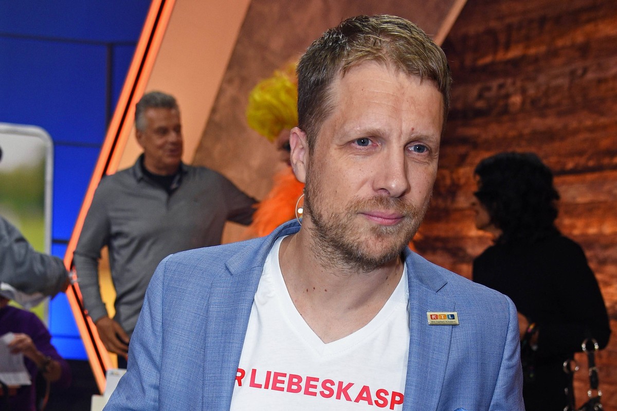 Oliver Pocher beim RTL SPENDENMARATHON in dem EMG Studios in H�rth bei K�ln am 17.11.2023 *** Oliver Pocher at the RTL SPENDENMARATHON in the EMG Studios in H�rth near Cologne on 17 11 2023