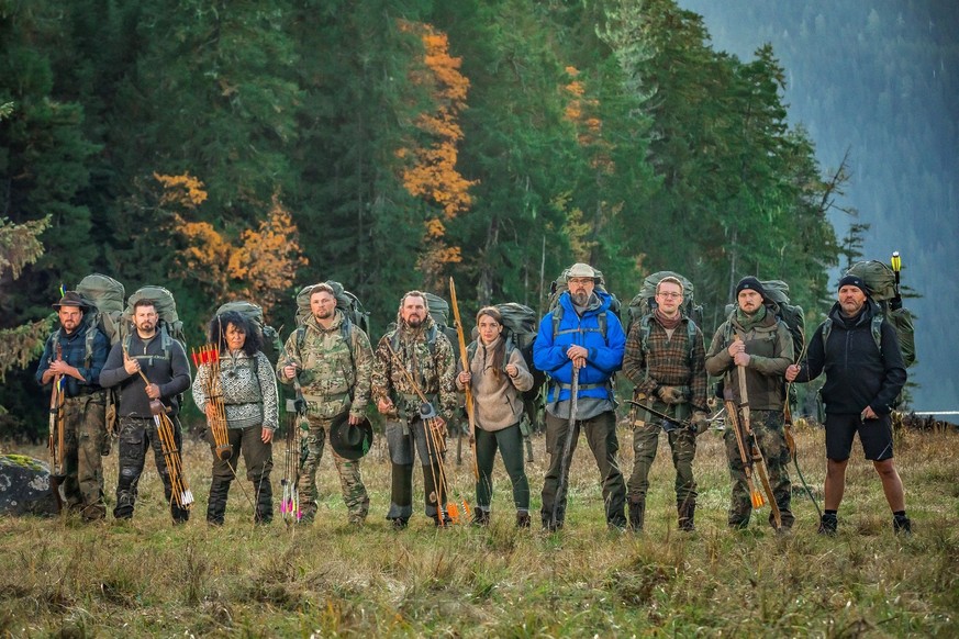 Die Kandidat:innen von&quot;Alone - Überlebe die Wildnis&quot;: V.l.: David, Markus, Silvia, Martin, Christian, Nicole, Falk, Michael, Yannick und André



+++ Die Verwendung des sendungsbezogenen Mat ...