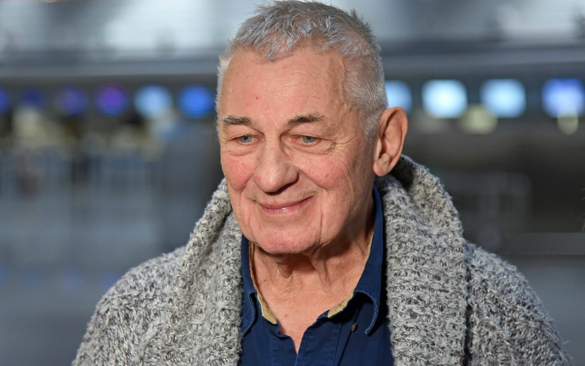 Heinz Hönig - Abflug der Kandidaten nach Australien zur RTL TV-Show ICH BIN EIN STAR - HOLT MICH HIER RAUS am Frankfurt am Main International Airport am 08.01.2024 *** Heinz Hönig Departure of the can ...
