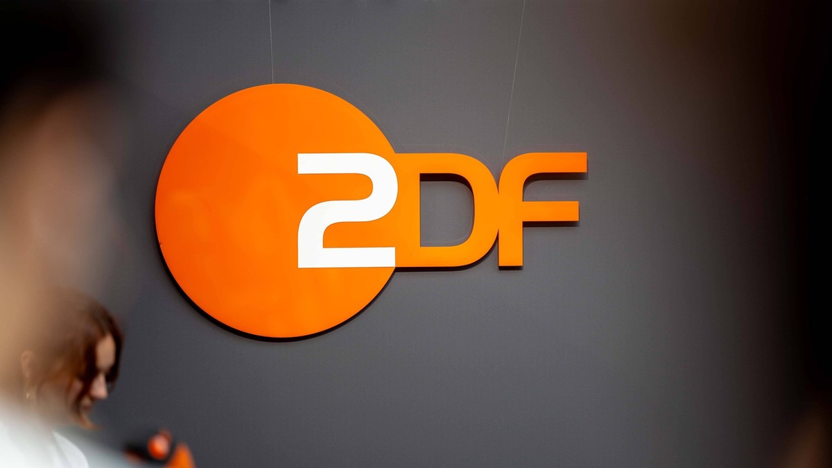 Berlin, Deutschland. 27. Mai 2024. ZDF-Logo auf der re:publica 2024 unter dem Motto Who cares in der Station Berlin beim Gleisdreieck. Berlin *** Berlin, Germany 27 May 2024 ZDF logo at re publica 202 ...