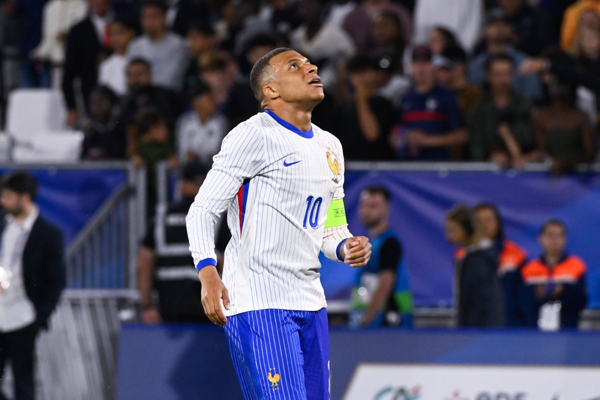 Kylian Mbappe 10 - France looks dejected following the Friendly match between France and Canada at Matmut Atlantique on June 09, 2024 in Bordeaux, France. Photo by federico pestellini / panoramic - FO ...