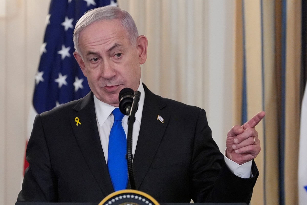 ARCHIV - 29.09.2025, USA, Washington: Der israelische Ministerpräsident Benjamin Netanjahu spricht während einer Pressekonferenz mit US-Präsident Trump im State Dining Room des Weißen Hauses. (zu dpa: ...