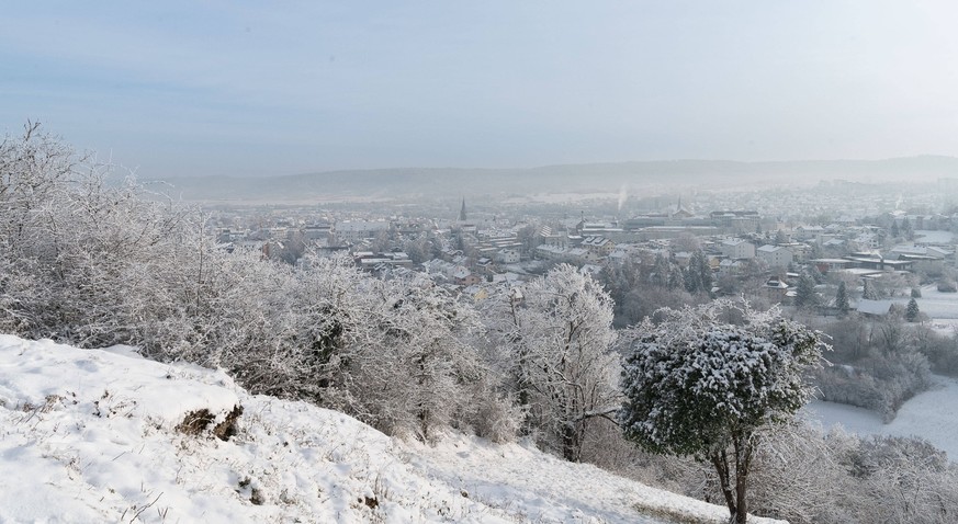 Rottenburg Themenfoto, Symbolfoto, Winter, Schnee, Kaelte, , GER, 18.12.22 Themenfoto, Symbolfoto, Winter, Schnee, Kaelte, , GER, 18.12.22, *** Rottenburg theme photo, symbol photo, winter, snow, cold ...