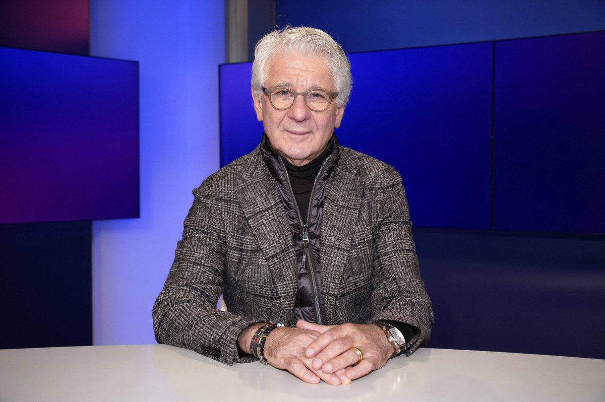 Marcel Reif in der ARD-Talkshow maischberger im Studio Adlershof. Berlin, 23.11.2022 *** Marcel Reif on the ARD talk show maischberger in Studio Adlershof Berlin, 23 11 2022 Foto:xT.xBartillax/xFuture ...